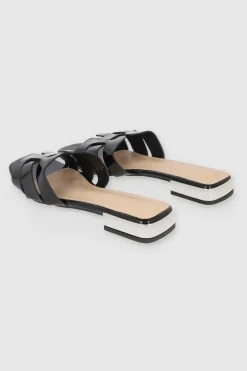 Sandalia entrelazada charol