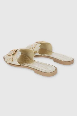 Sandalia tira ancha hebilla eyelets