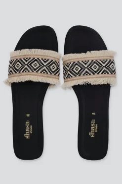 Sandalia tira tejida rombo deshilada