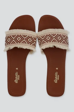 Sandalia tira tejida rombo deshilada