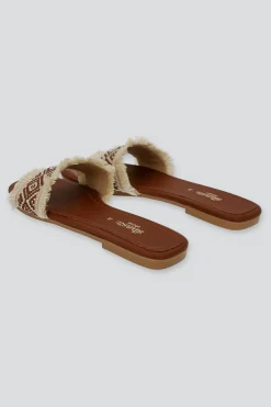 Sandalia tira tejida rombo deshilada