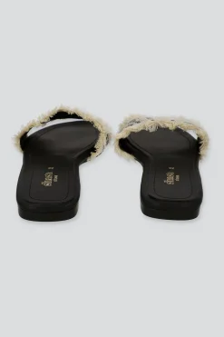 Sandalia tira tejida rombo deshilada