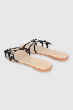 Sandalia tres tiras hebillas