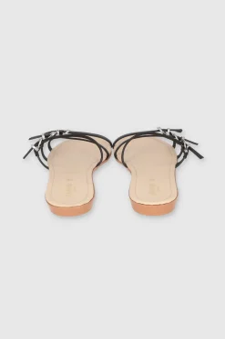 Sandalia tres tiras hebillas