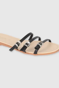 Sandalia tres tiras hebillas