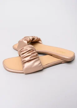 Sandalias pala tira rugosa