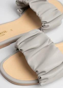 Sandalias pala tira rugosa