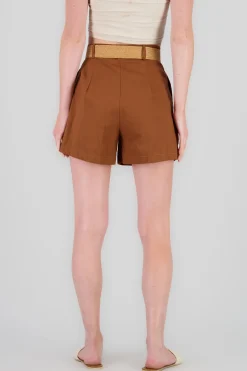 Short amplio detalle cinturon lino