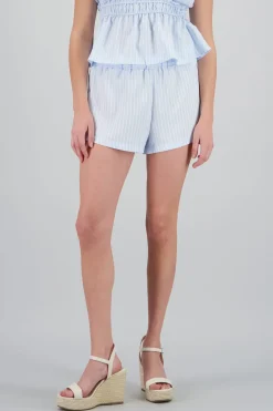 Short corto de rayas