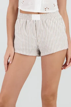 Short corto rayas