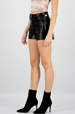 Short efecto piel con cinturon