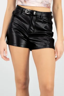 Short efecto piel con cinturon