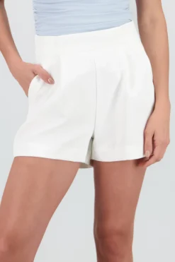 Short liso de vestir con pinzas