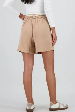 Short liso detalle presillas cinturon