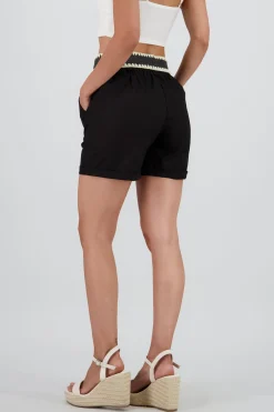 Short mini liso detalle cinturón