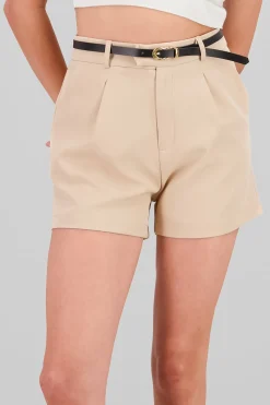 Shorts con pinza y cinturon hypsters