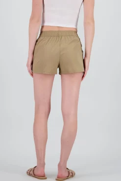 Shorts cortos con bolsas lisos