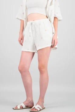 Shorts lisos con mini flores bordadas