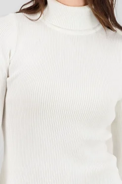 Sueter acanalado de cuello alto liso