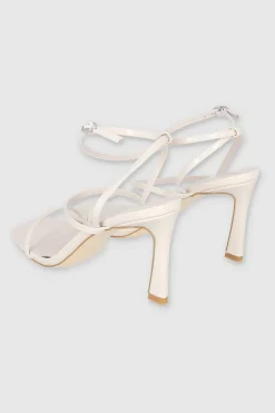 Tacón puntal tiras delgadas charol