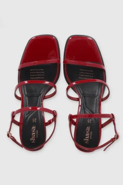 Tacón tiras charol suela borde