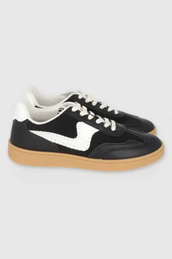 Tenis casual bordado lateral