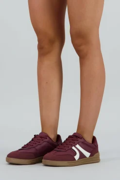 Tenis casual contraste materiales lineas