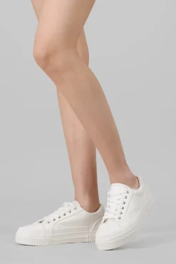 Tenis clásico suela ancha puntera