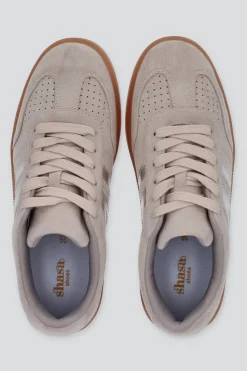 Tenis retro gamucina detalle metálico