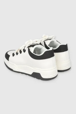 Tenis skater contrastes agujeta chunky