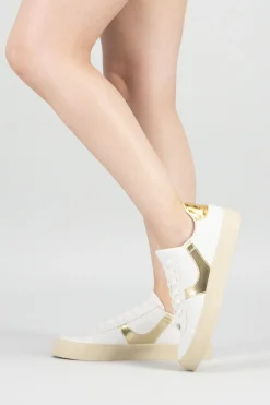 Tenis suela ancha detalle talon