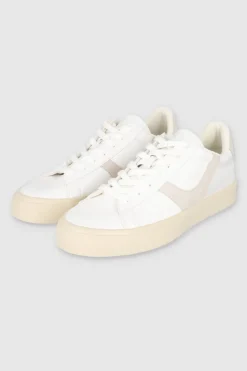 Tenis suela ancha detalle talon