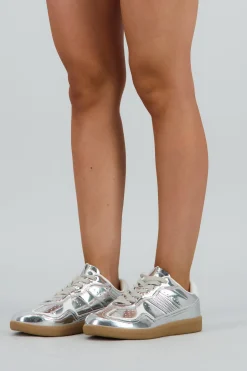 Tenis texturas cortes contrastes materiales