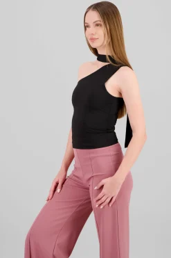 Top corta un hombro con bufanda