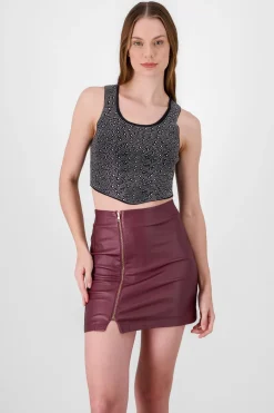 Top crop detalle piedras