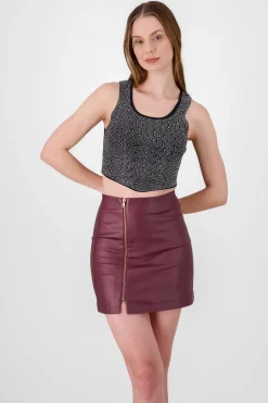 Top crop detalle piedras