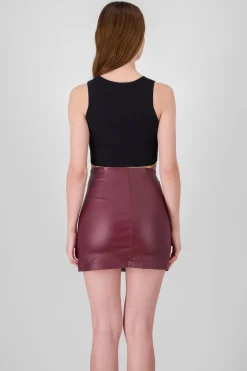 Top crop detalle piedras