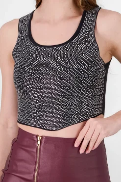 Top crop detalle piedras