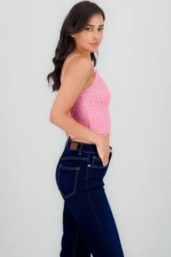 Top de encaje con detalle cuello v