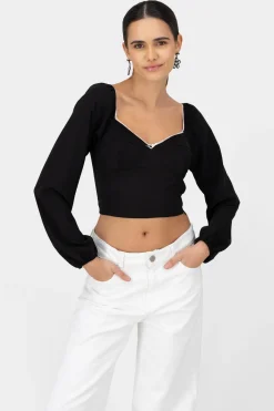 Top de manga larga con copas y detalle de moño