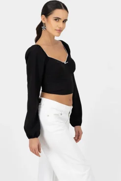 Top de manga larga con copas y detalle de moño