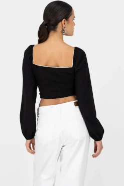 Top de manga larga con copas y detalle de moño