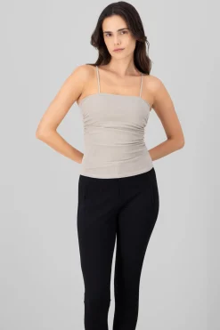 Top drapeado con copas