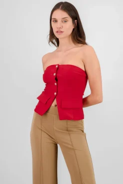 Top formal con bolsas y accentos de botones