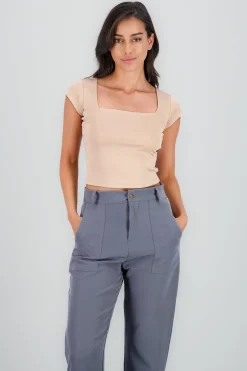 Top liso escote cuadrado manga corta