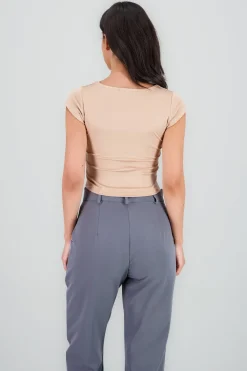 Top liso escote cuadrado manga corta