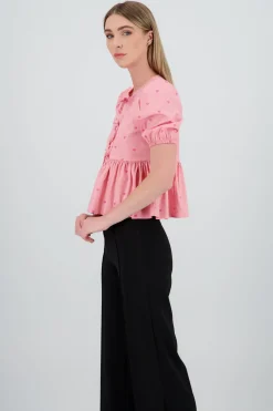 Top manga abullonada olan detalle lazos