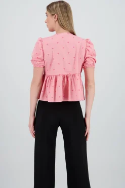 Top manga abullonada olan detalle lazos