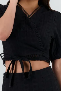 Top manga corta detalle textura