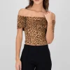 Top off shoulder de animal print